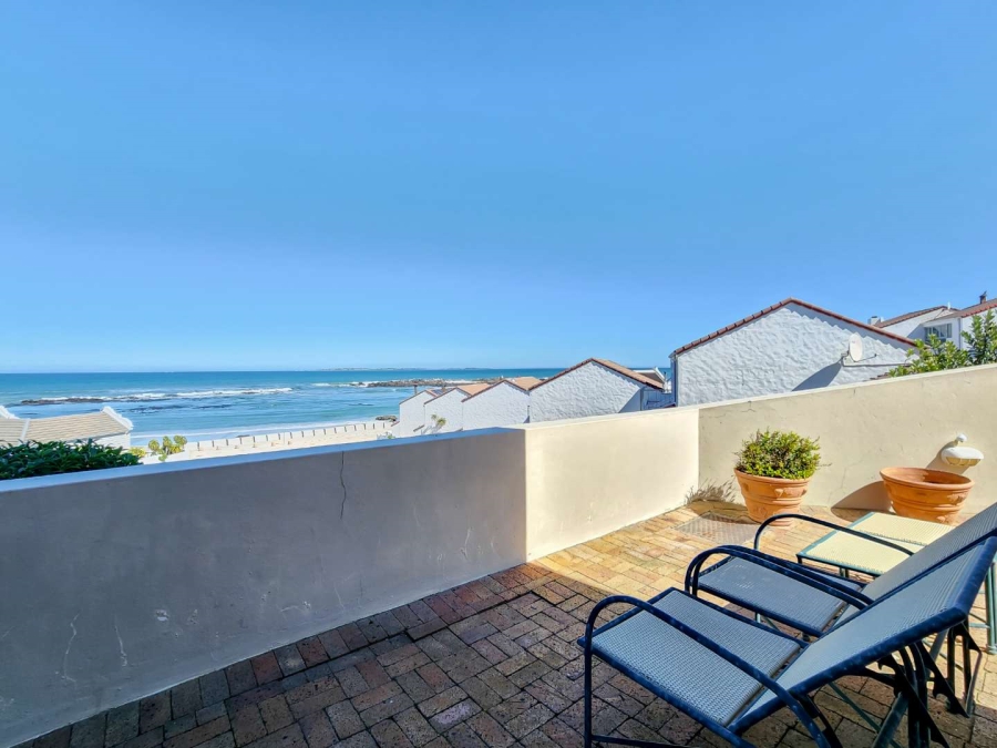 6 Bedroom Property for Sale in Bloubergstrand Western Cape